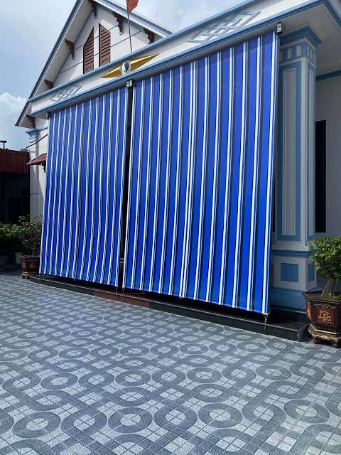 Mái hiên kéo tay — bạt sọc xanh trắng