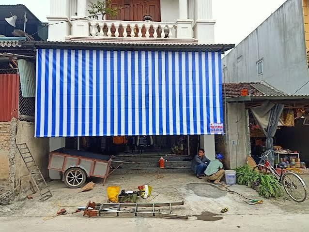 Mái hiên kéo tay — sọc xanh trắng bản lớn