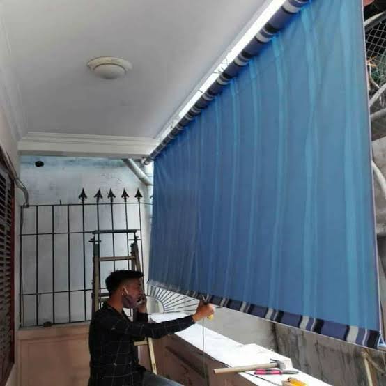 Cận cảnh khung ray và bạt xếp lượn sóng của mái xếp di động Lộc Phát